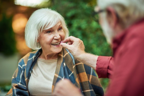 Top conseils pour des rencontres inoubliables entre seniors célibataires